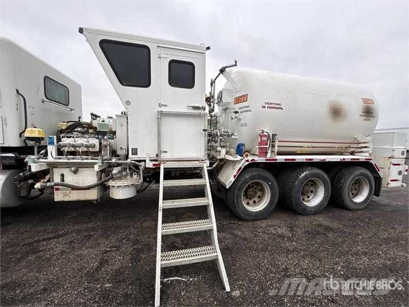 International Paystar 5600i 8x6 Sleeper Nitrogen Truck Специальные грузовики