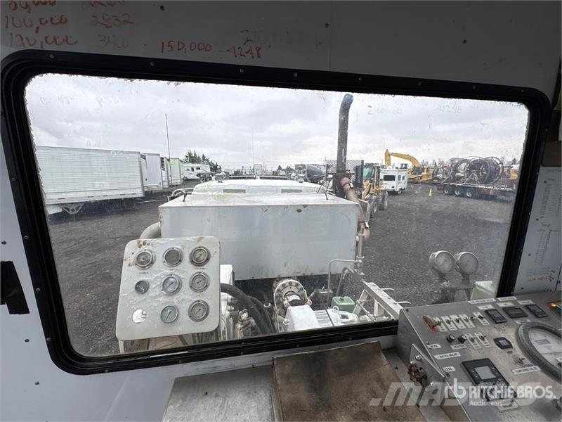 International Paystar 5900I 8x6 Nitrogen Truck Специальные грузовики