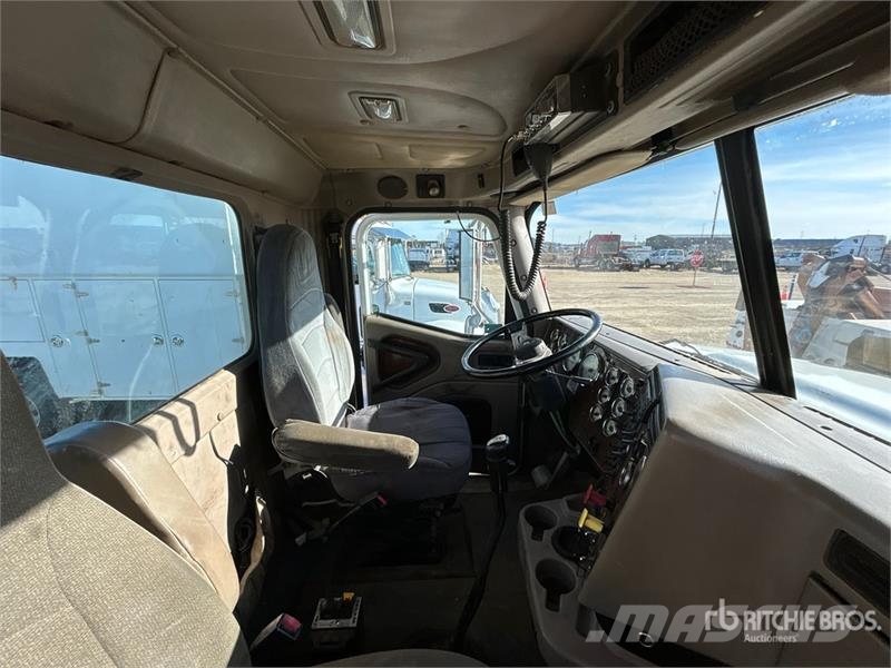 International PayStar 5600i 6x4 T/A Day Cab Truck Tractor Tegljači