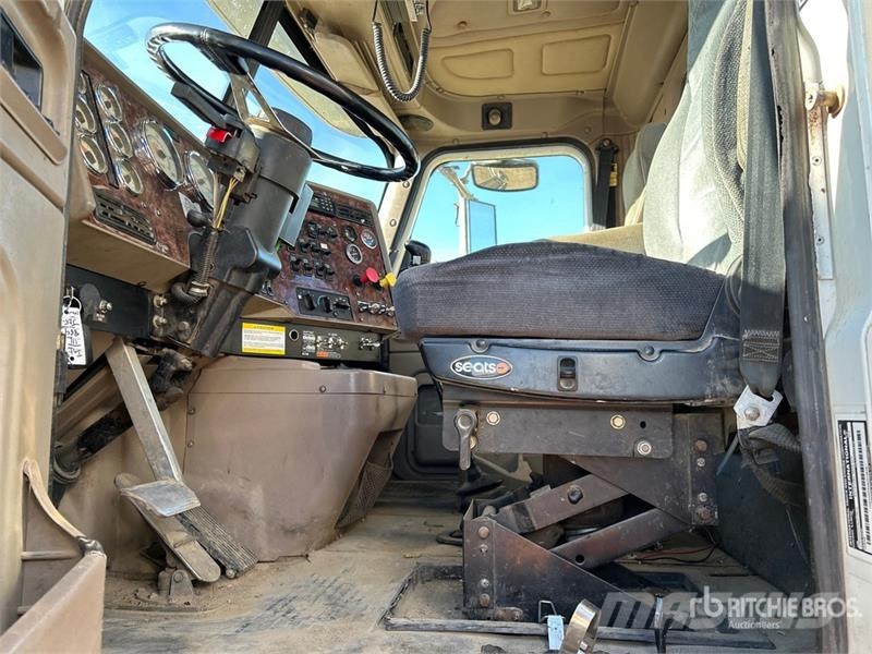International PayStar 5600i 6x4 T/A Day Cab Truck Tractor Tegljači
