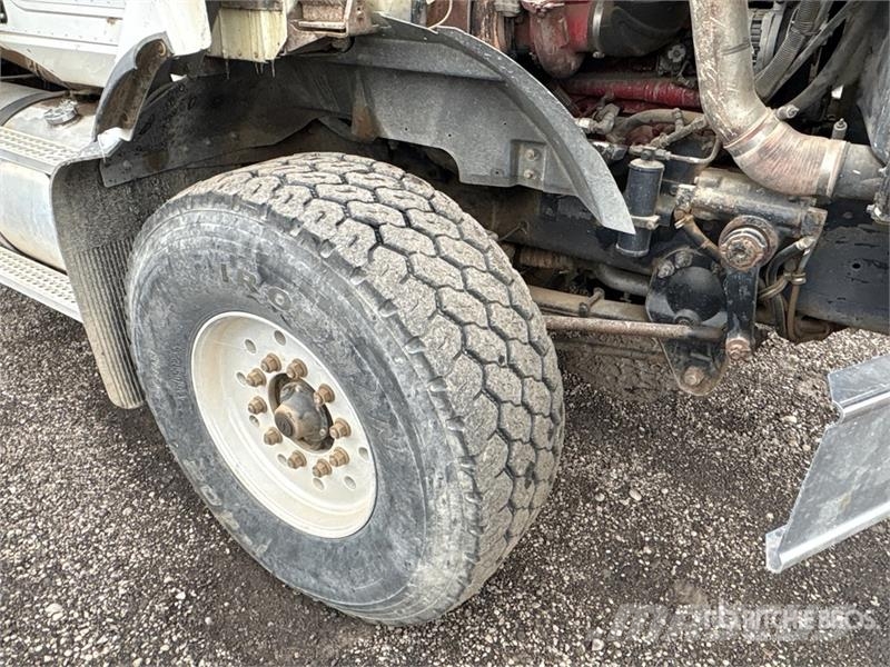 International Paystar 5600i 8x6 Sleeper Nitrogen Truck Специальные грузовики