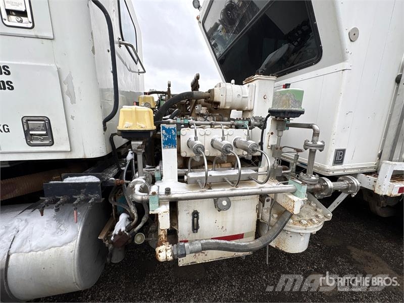 International Paystar 5600i 8x6 Sleeper Nitrogen Truck Специальные грузовики