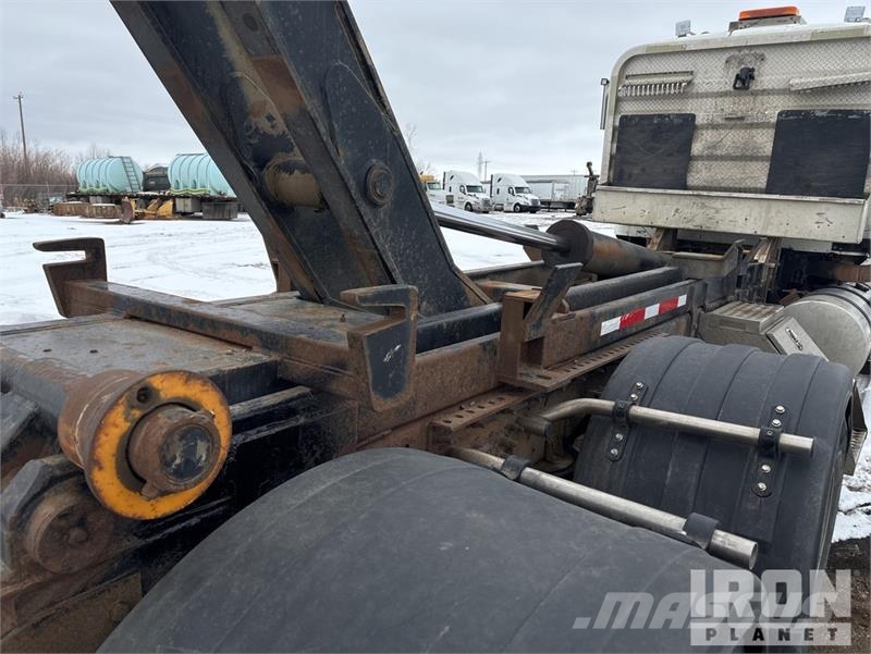 International Paystar 5900 6x4 Hooklift Truck Kroghejs