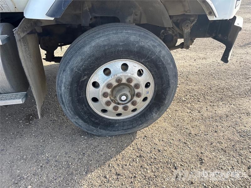 International PayStar 5600i 6x4 T/A Day Cab Truck Tractor Naudoti vilkikai