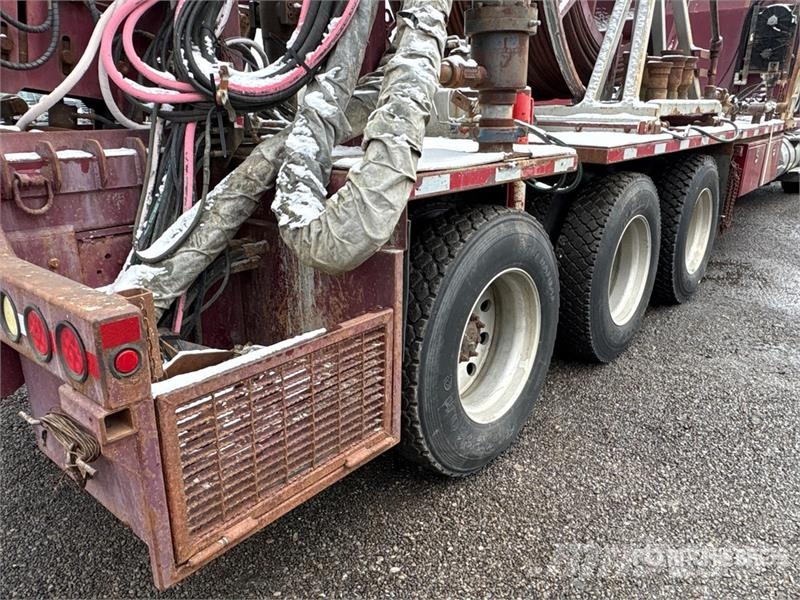 International Paystar 5600i 8x6 Coil Tubing Reel Truck Vehicule de recuperare