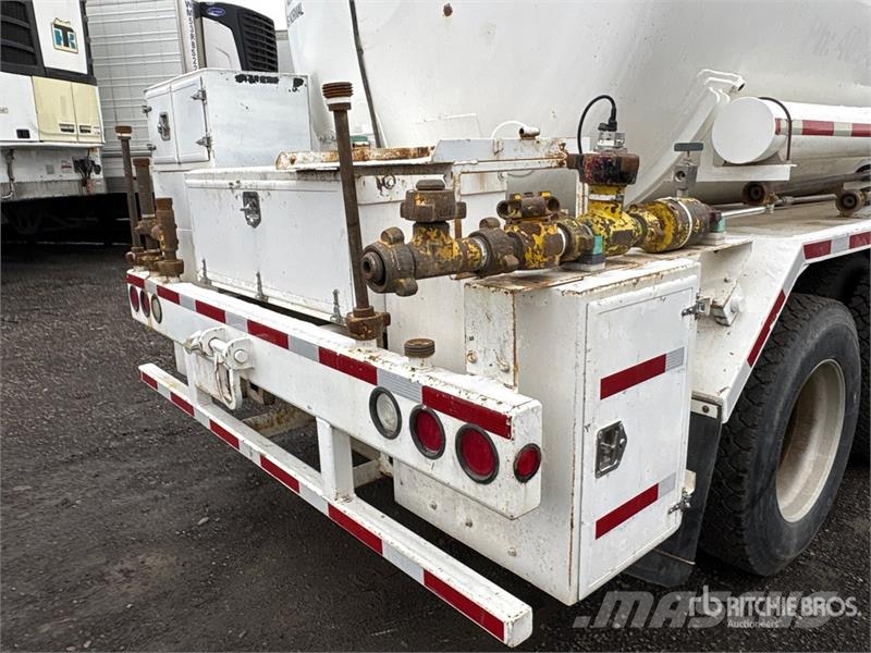 International Paystar 5600i 8x6 Sleeper Nitrogen Truck Специальные грузовики