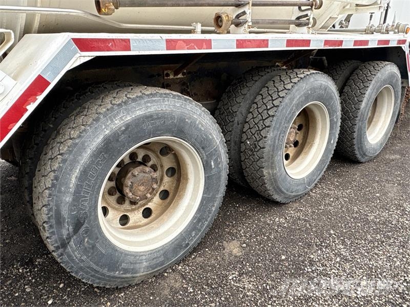 International Paystar 5600i 8x6 Sleeper Nitrogen Truck Специальные грузовики