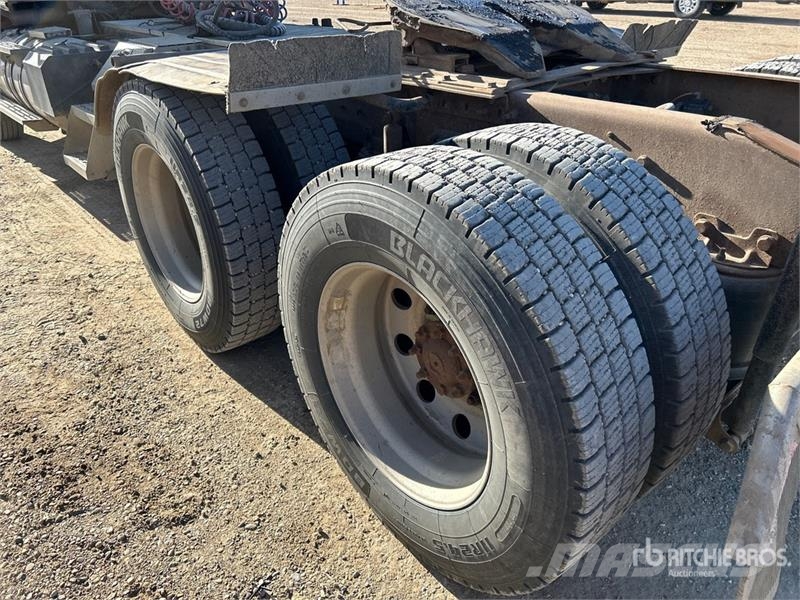 International PayStar 5600i 6x4 T/A Day Cab Truck Tractor Tegljači