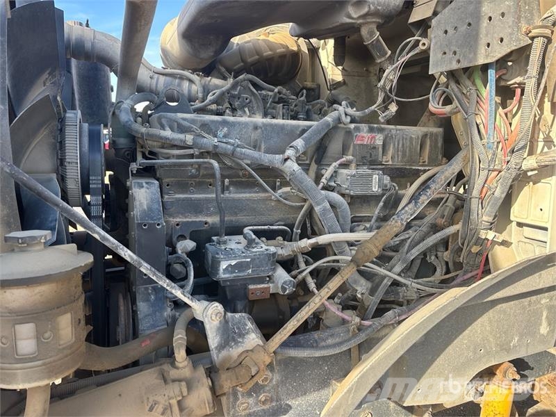 International PayStar 5600i 6x4 T/A Day Cab Truck Tractor Naudoti vilkikai