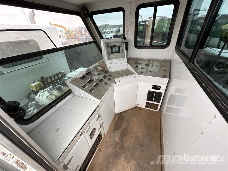 International Paystar 5600i 8x6 Sleeper Nitrogen Truck Специальные грузовики