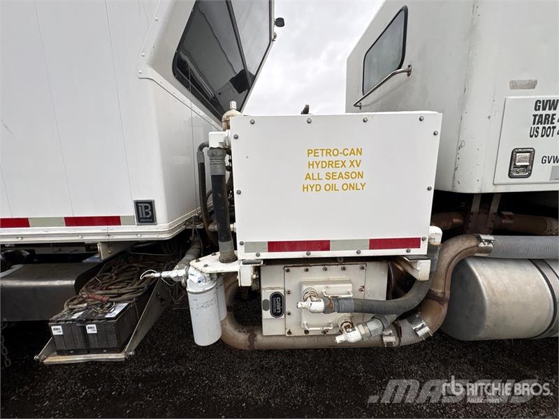International Paystar 5600i 8x6 Sleeper Nitrogen Truck Специальные грузовики