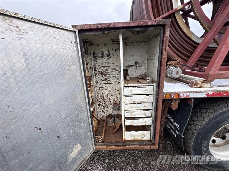 International Paystar 5600i 8x6 Coil Tubing Reel Truck Vehicule de recuperare