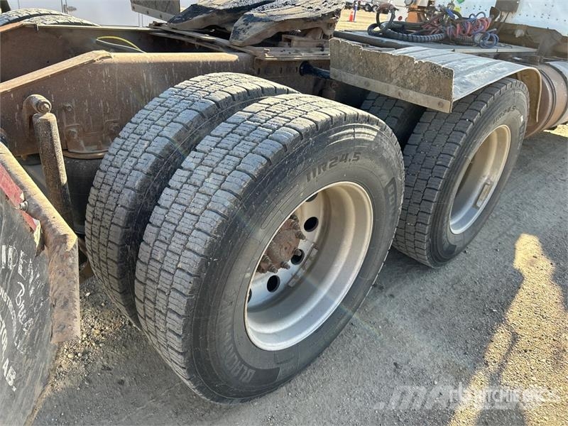 International PayStar 5600i 6x4 T/A Day Cab Truck Tractor Tegljači