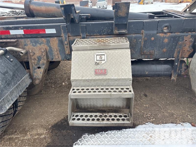 International Paystar 5900 6x4 Hooklift Truck Kroghejs
