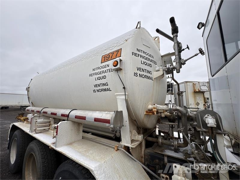 International Paystar 5900I 8x6 Nitrogen Truck Специальные грузовики