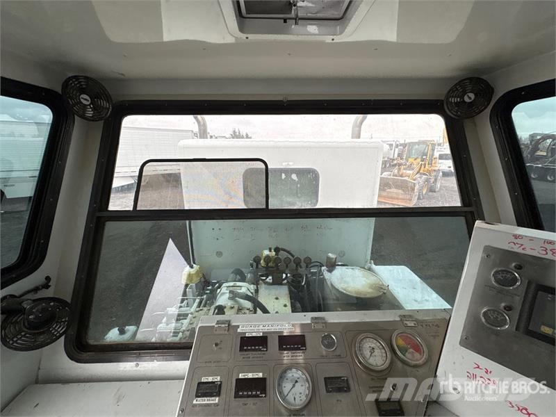 International Paystar 5600i 8x6 Sleeper Nitrogen Truck Специальные грузовики