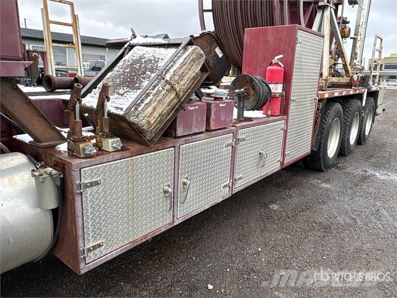 International Paystar 5600i 8x6 Coil Tubing Reel Truck Vehicule de recuperare