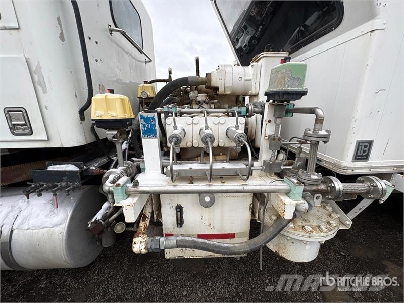 International Paystar 5600i 8x6 Sleeper Nitrogen Truck Специальные грузовики