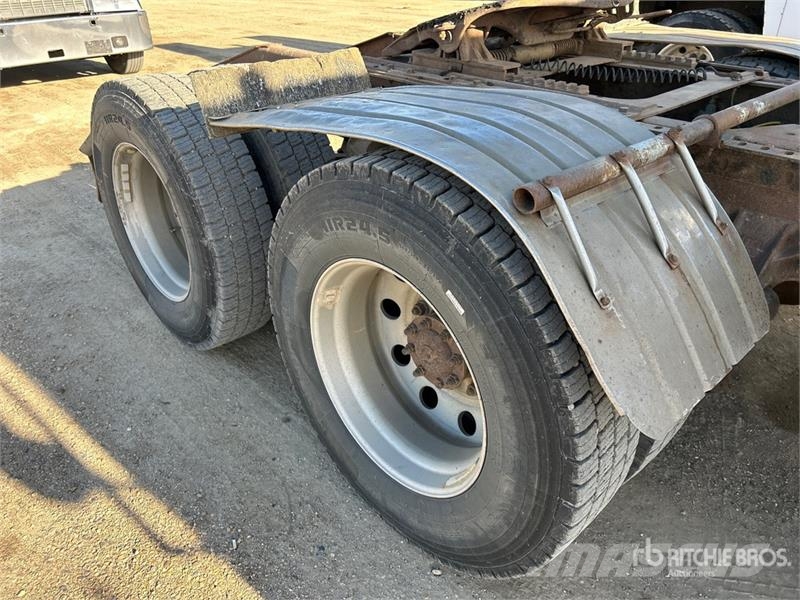 International PayStar 5600i 6x4 T/A Day Cab Truck Tractor Tegljači