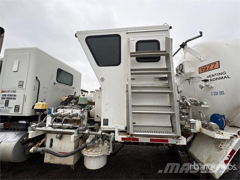 International Paystar 5600i 8x6 Sleeper Nitrogen Truck Специальные грузовики