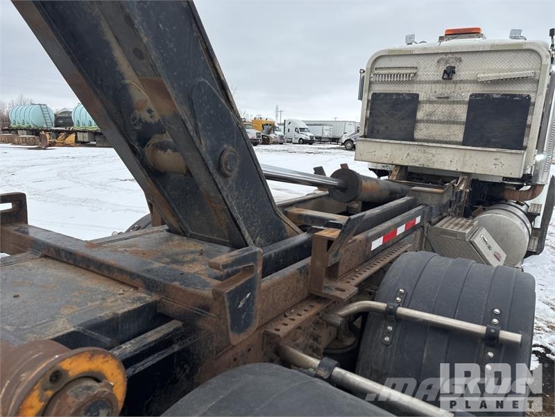 International Paystar 5900 6x4 Hooklift Truck Kroghejs