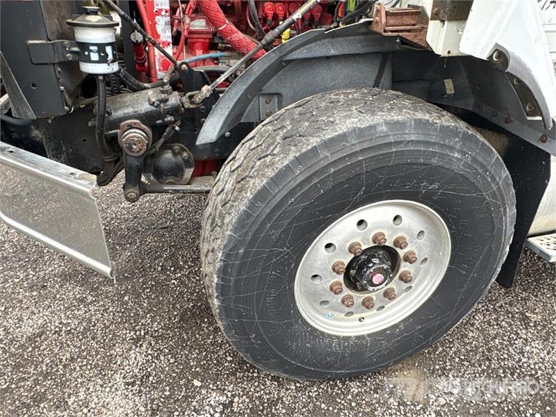 International Paystar 5600i 8x6 Coil Tubing Reel Truck Vehicule de recuperare