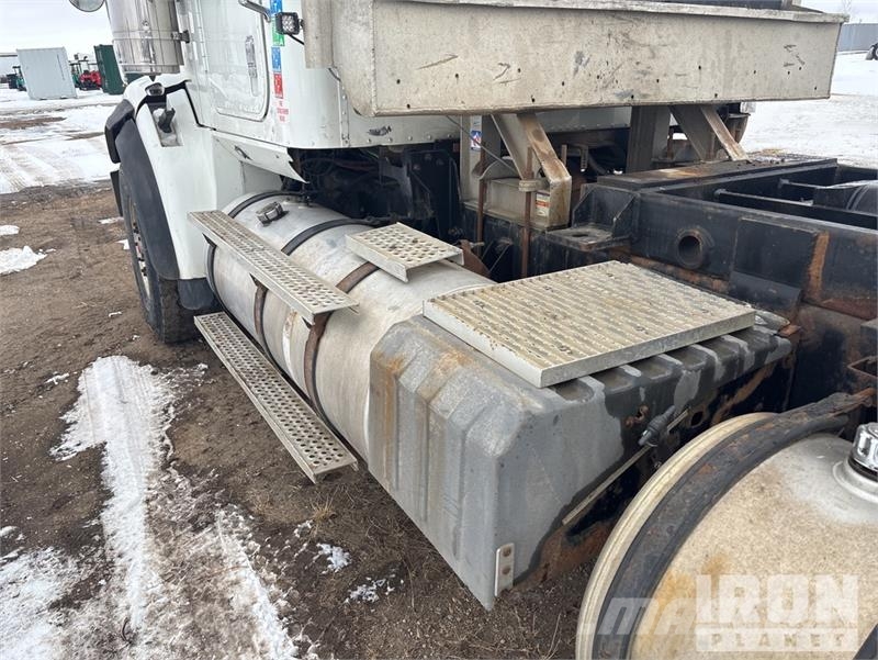 International Paystar 5900 6x4 Hooklift Truck Kroghejs