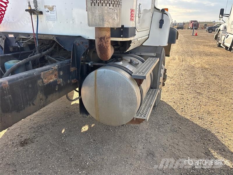International PayStar 5600i 6x4 T/A Day Cab Truck Tractor Naudoti vilkikai