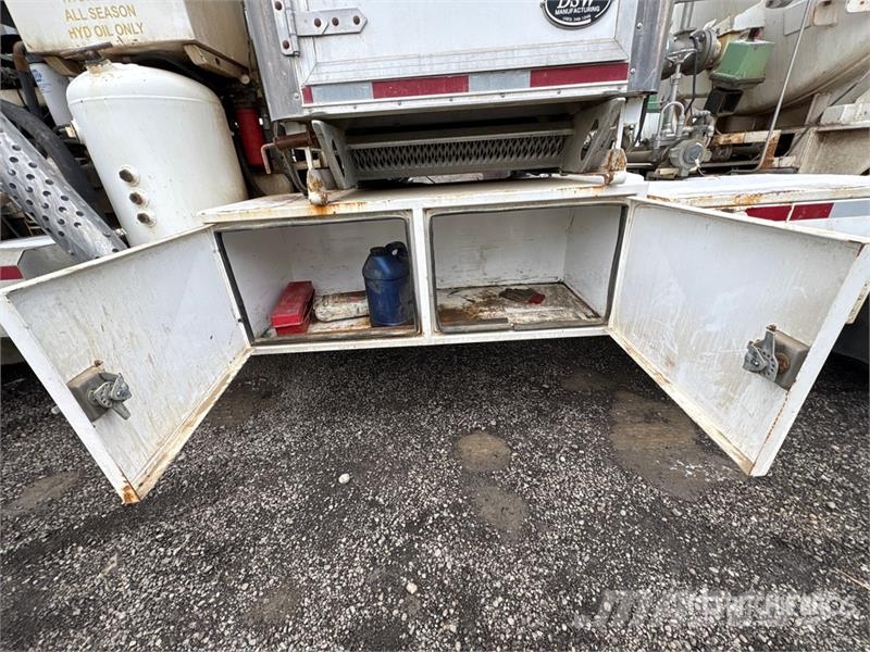International Paystar 5900I 8x6 Nitrogen Truck Специальные грузовики