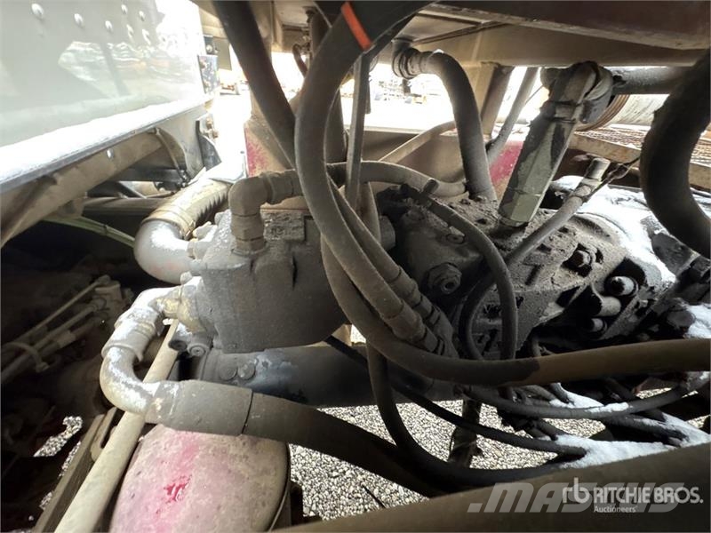 International Paystar 5600i 8x6 Coil Tubing Reel Truck Vehicule de recuperare
