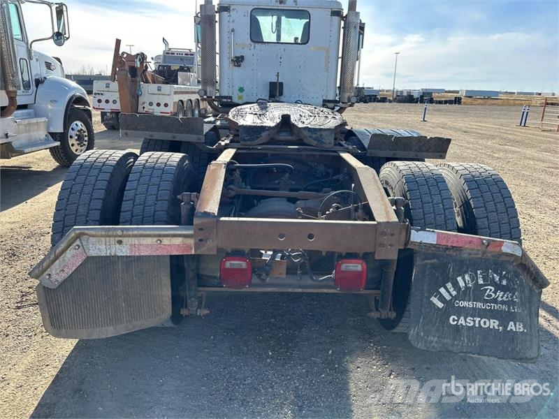 International PayStar 5600i 6x4 T/A Day Cab Truck Tractor Tegljači