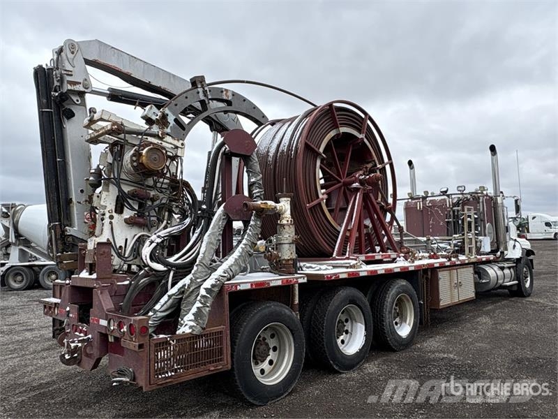 International Paystar 5600i 8x6 Coil Tubing Reel Truck Vehicule de recuperare