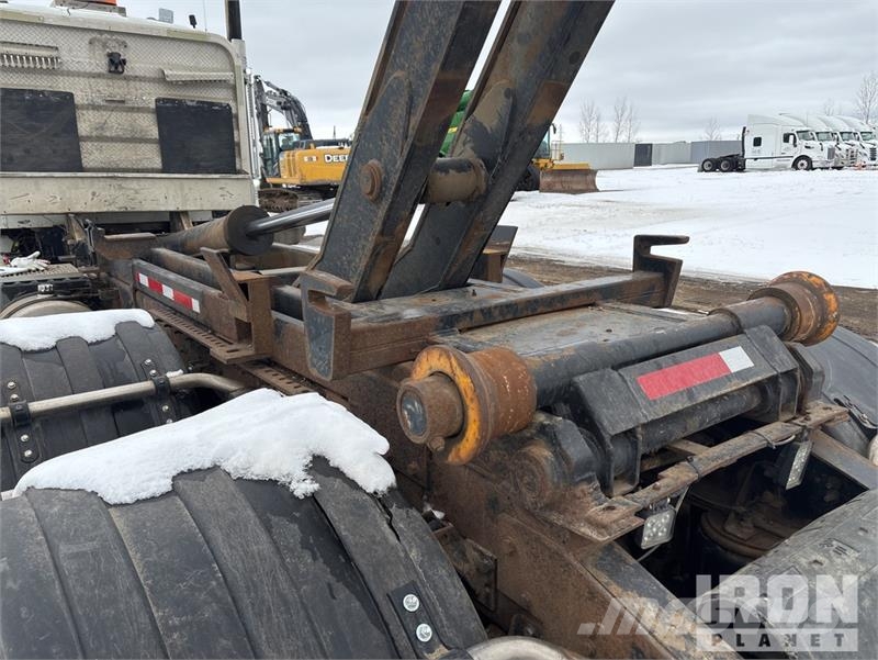 International Paystar 5900 6x4 Hooklift Truck Kroghejs