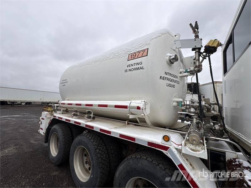 International Paystar 5600i 8x6 Sleeper Nitrogen Truck Специальные грузовики