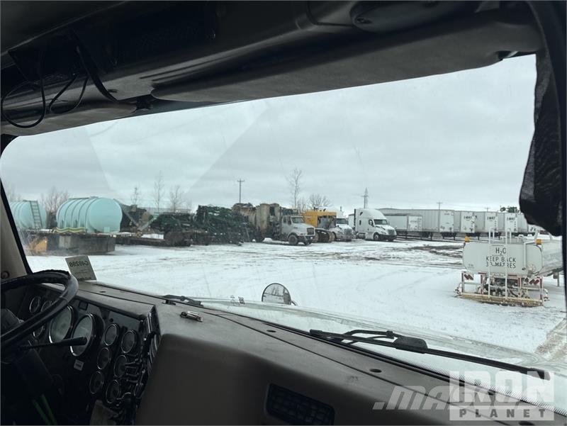 International Paystar 5900 6x4 Hooklift Truck Kroghejs