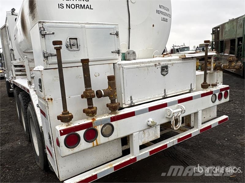 International Paystar 5600i 8x6 Sleeper Nitrogen Truck Специальные грузовики