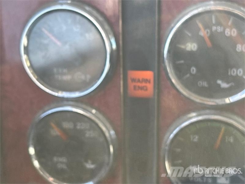 International PayStar 5600i 6x4 T/A Day Cab Truck Tractor Naudoti vilkikai