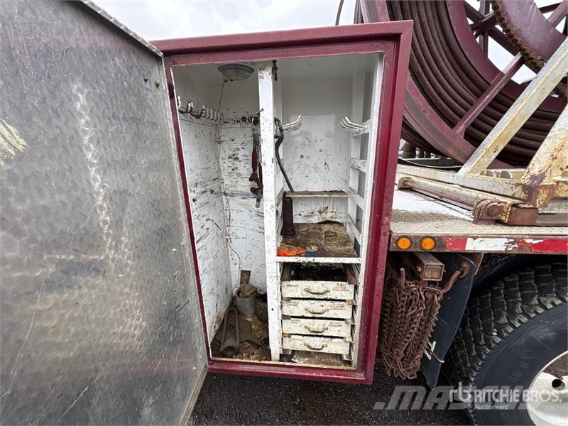 International Paystar 5600i 8x6 Coil Tubing Reel Truck Vehicule de recuperare