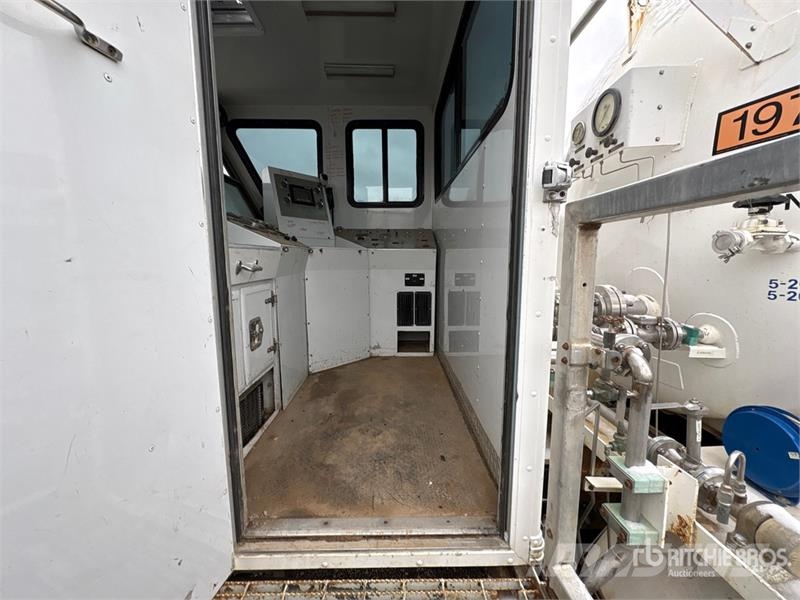 International Paystar 5600i 8x6 Sleeper Nitrogen Truck Специальные грузовики