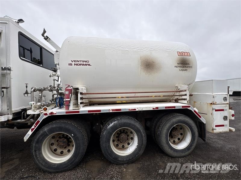International Paystar 5600i 8x6 Sleeper Nitrogen Truck Специальные грузовики