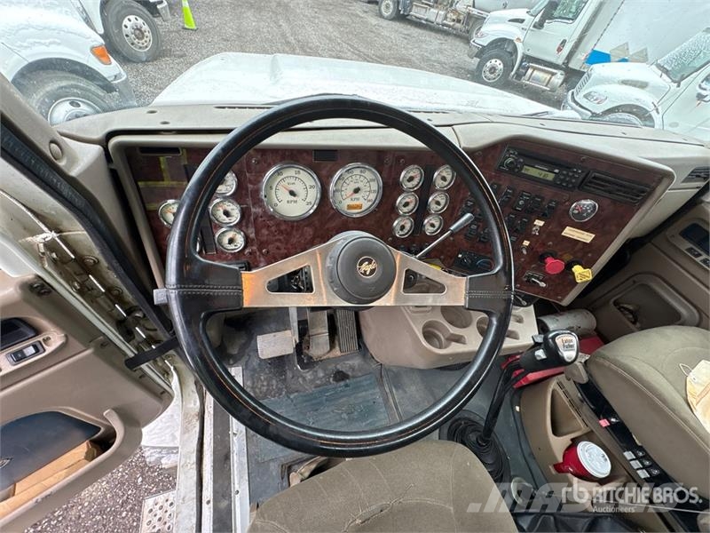 International Paystar 5600i 8x6 Coil Tubing Reel Truck Vehicule de recuperare
