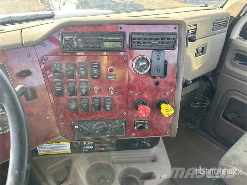 International PayStar 5600i 6x4 T/A Day Cab Truck Tractor Naudoti vilkikai