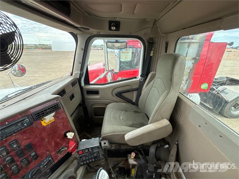 International Paystar Cabinas