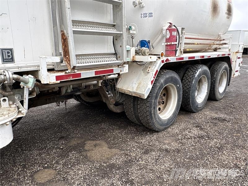 International Paystar 5600i 8x6 Sleeper Nitrogen Truck Специальные грузовики