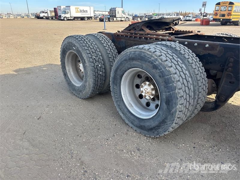 International PayStar 5600i 6x4 T/A Day Cab Truck Tractor Naudoti vilkikai