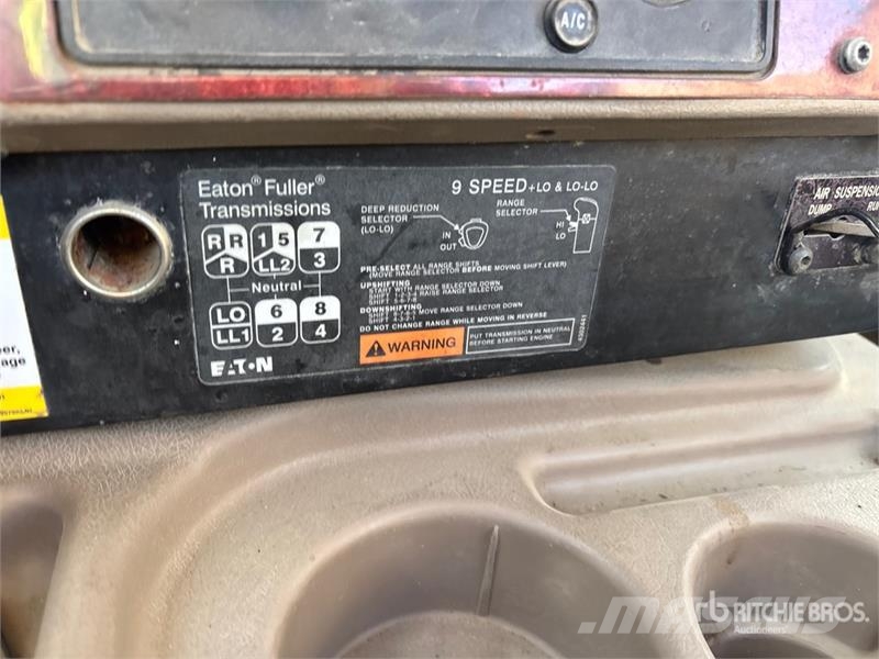 International PayStar 5600i 6x4 T/A Day Cab Truck Tractor Naudoti vilkikai