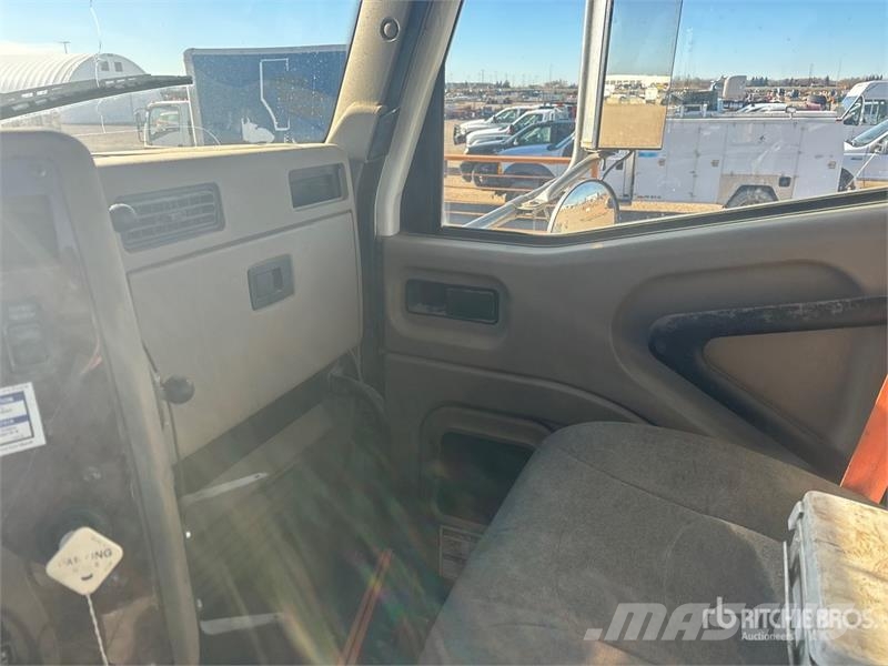 International PayStar 5600i 8x6 Cab and Chassis Kabine i unutrašnjost