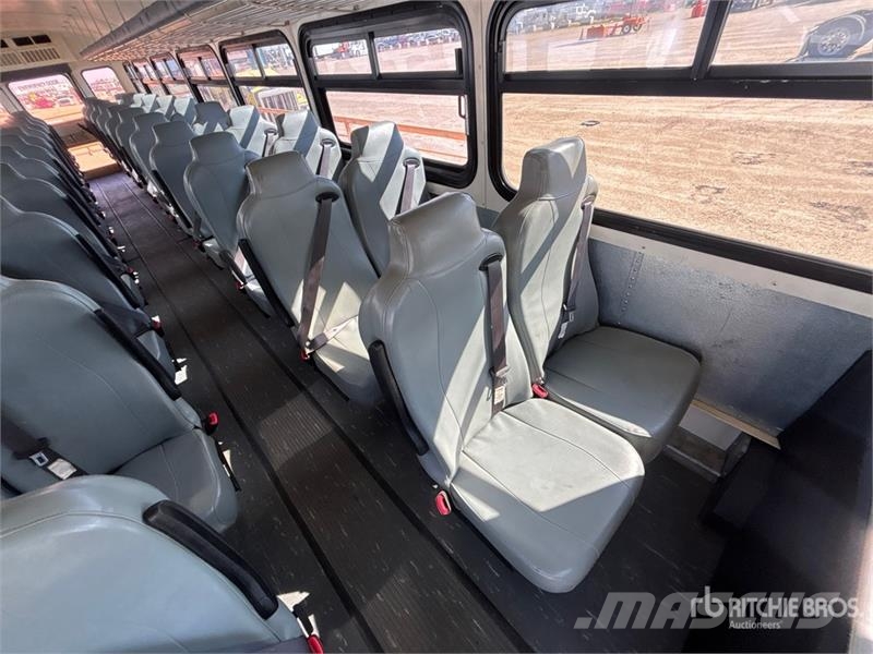 International PC105 4x2 44-Seat School Bus Mikroautobusi