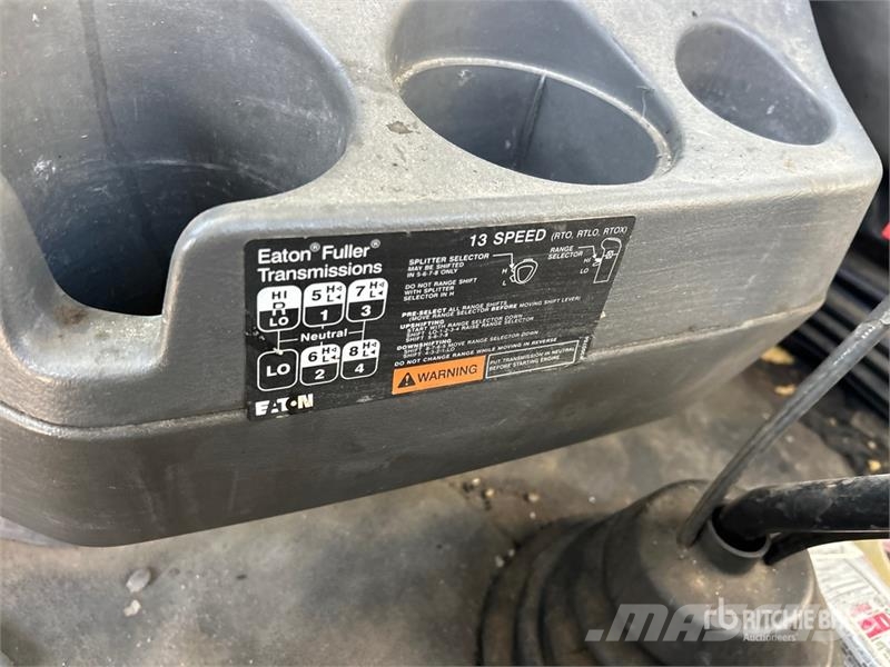 International ProStar 6x4 T/A Day Cab Truck Tractor (Inoperable) وحدات الجر