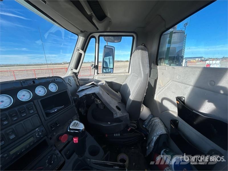 International ProStar 6x4 T/A Day Cab Truck Tractor (Inoperable) وحدات الجر